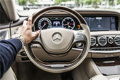 Com controlar correctament el volant quan es condueix?