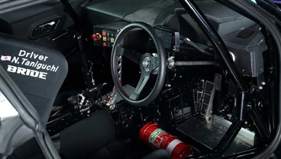 Cotxe Toyota GR Supra Drift modificat per HKS equipat amb motor 2JZ.