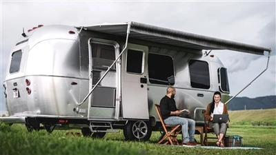 Les furgonetes Volkswagen continuen atraient els entusiastes de les furgonetes